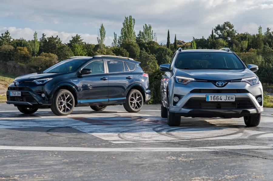  Toyota RAV4 Hybrid Feel! 2017 года  (фото 16 из 16)